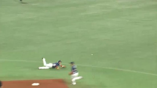 １回裏５松田タイムリー (2)