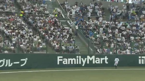 ６回表１上本HR (1)