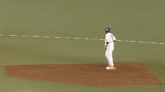 ９回裏１中村２ベース