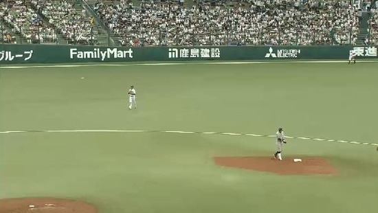 4回表1糸井2ベースチーム初H (2)