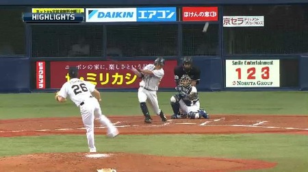 1回裏3脇谷タイムリー (4)