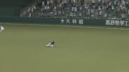 1回表２角中タイムリー３ベース木村後逸 (2)