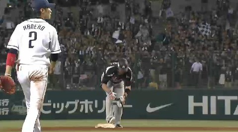 ８回表１ブラゼル２ベース２塁３塁 (2)