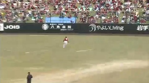 １回表１秋山３ベース (3)