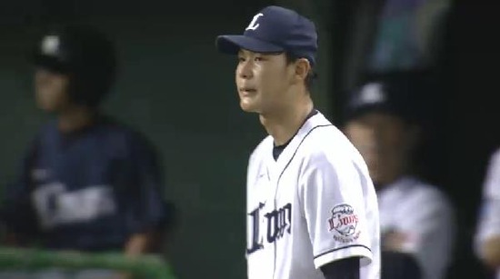 ９回表４クルーズ外野フライ２アウト (3)