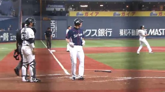 ９回表２渡辺タイムリー２ベース (2)