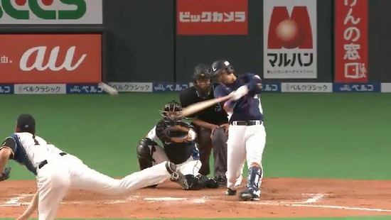 ９回表３浅村タイムリー３ベース浅間後逸 (4)