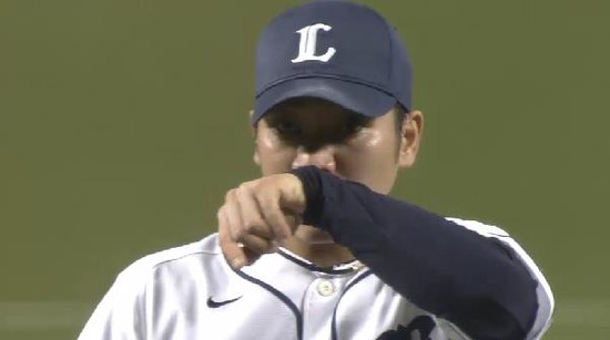 ９回表３フォアボールノーアウト満塁 (2)