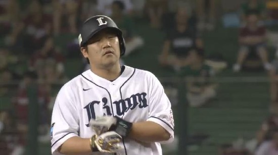 6回裏2中村2ベース2塁3塁 (1)