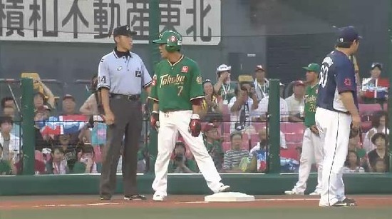 １回裏３ツーアウトから稼頭央ペーニャの連打 １塁３塁(1)