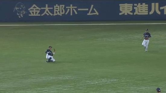 5回裏3デスパイネレフトフライ (4)