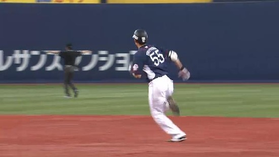 ９回表１秋山３ベース216本目 (2)