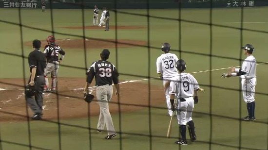 ６回裏５森２点タイムリー２ベース (3)