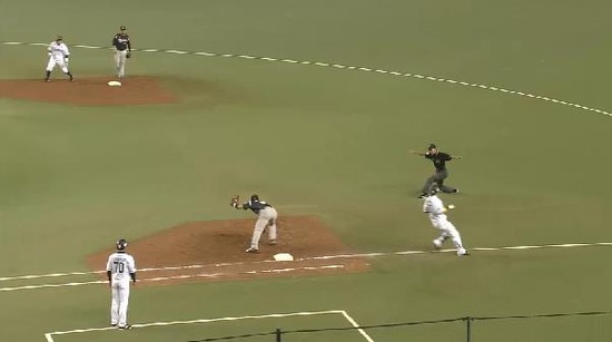 6回裏2浅村内野安打満塁 (1)