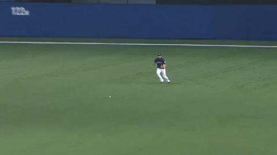 1回裏5クルーズ2点タイムリー (3)