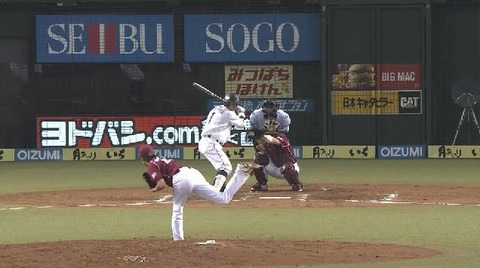 7回裏1栗山デッドボール