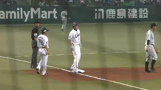 1回裏２栗山バント１アウト３塁 (2)