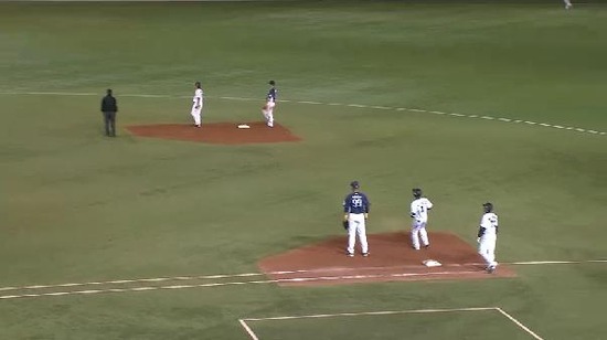 ６回裏１浅村エラー清田ヒット２アウト１塁２塁 (2)