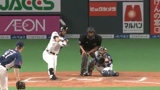 ８回裏４ハーミッダ２点タイムリー３ベース (9)