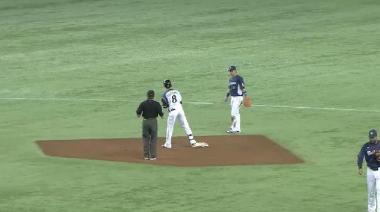 1回裏2西川2ベース (1)