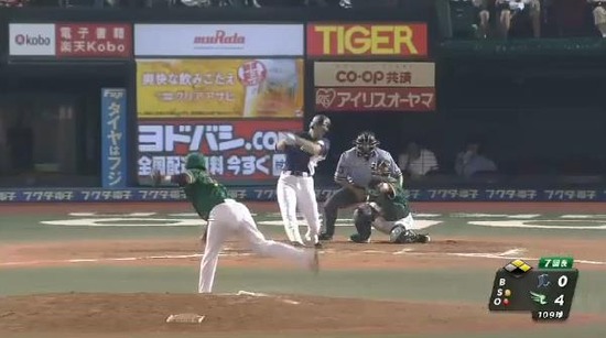 ７回表１秋山ヒット満塁 (1)
