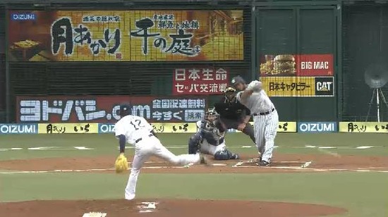 1回表４ゴメスタイムリーヒット (2)