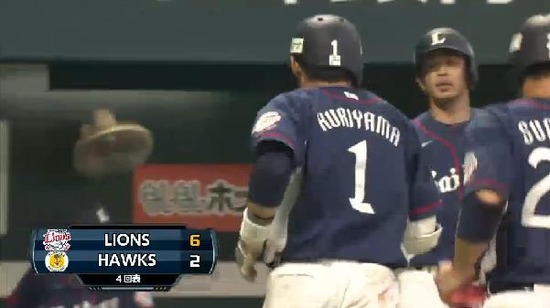 4回表2栗山3ラン (1)