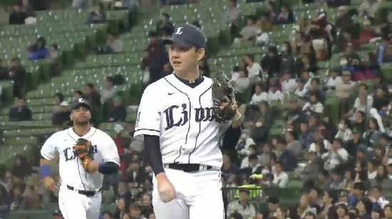 7回表1金子ファインプレー (1)