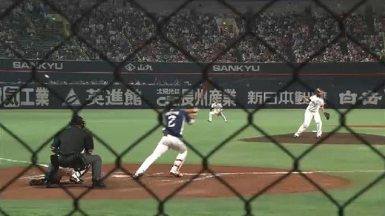 ８回表１先頭金子ヒット (2)