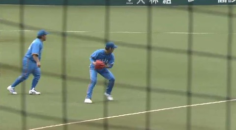 1回表1握り損ない1塁3塁