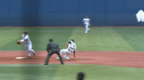 3回表2セカンド柳田送球エラー (1)