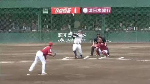 １回表１秋山３ベース (2)