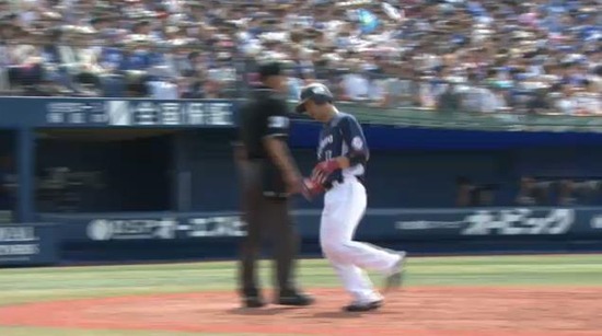 ４回表２秋山タイムリー２ベース (2)