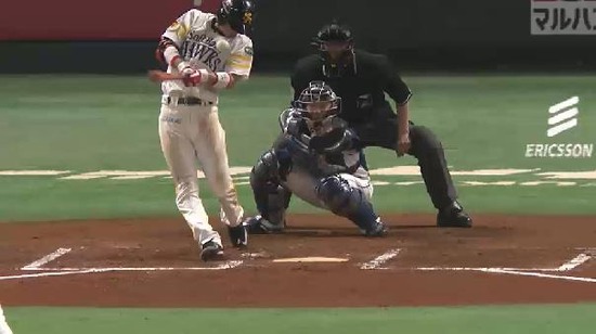 ６回裏２明石タイムリー同点 (4)