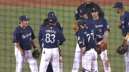 ６回裏１浅村エラー清田ヒット２アウト１塁２塁 (3)