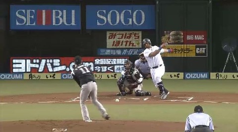 １回裏２メヒアタイムリー先制 (2)