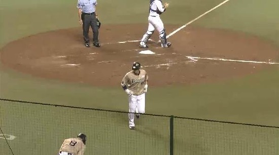 ３回表３押し出し (3)