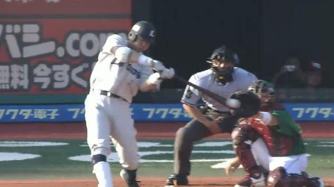 １回表２栗山ヒット１塁３塁 (1)