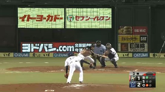 3回表2中島スクイズ成功メヒアFC負傷 (1)