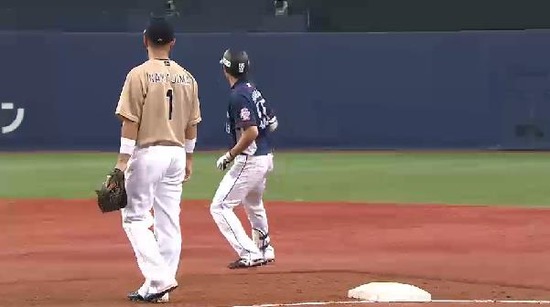 ３回表１ツーアウトから秋山ヒット (1)