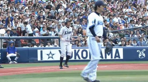 9回表2栗山ヒット1塁3塁 (2)