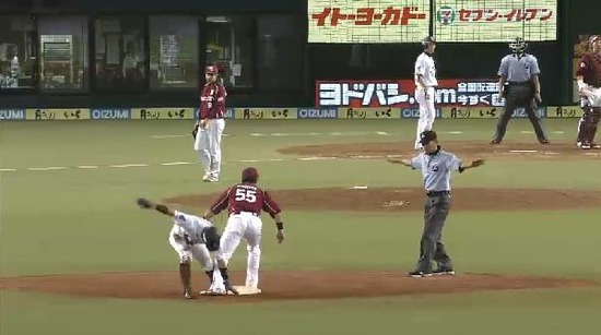 ５回裏２外崎盗塁 (1)