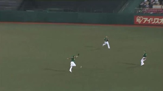 ３回表２秋山ポテンヒット (2)