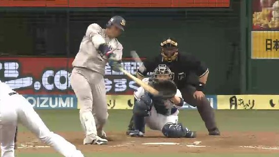 ８回表１トカダHR (4)