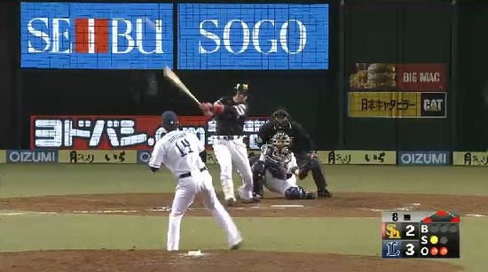 ８回裏７高谷３点タイムリー (1)