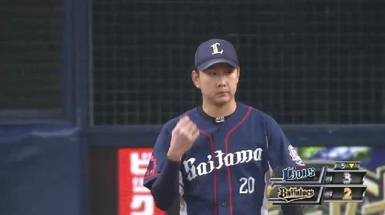 ５回裏２糸井タイムリー (1)