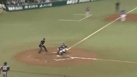 ７回表４荻野スクイズ雄星送球逸れて2点 (6)