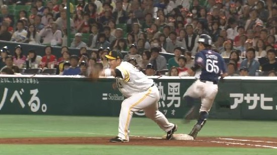 ４回表２斉藤ヒット１塁２塁 (2)