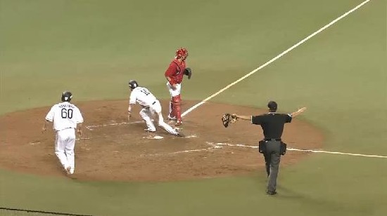 4回裏3セラテリ2点タイムリー (1)