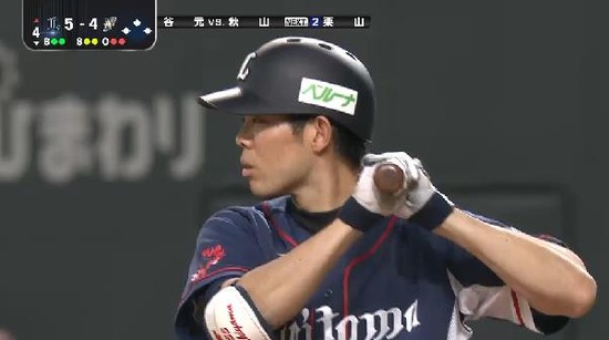 ４回表１秋山３０試合連続安打 (1)